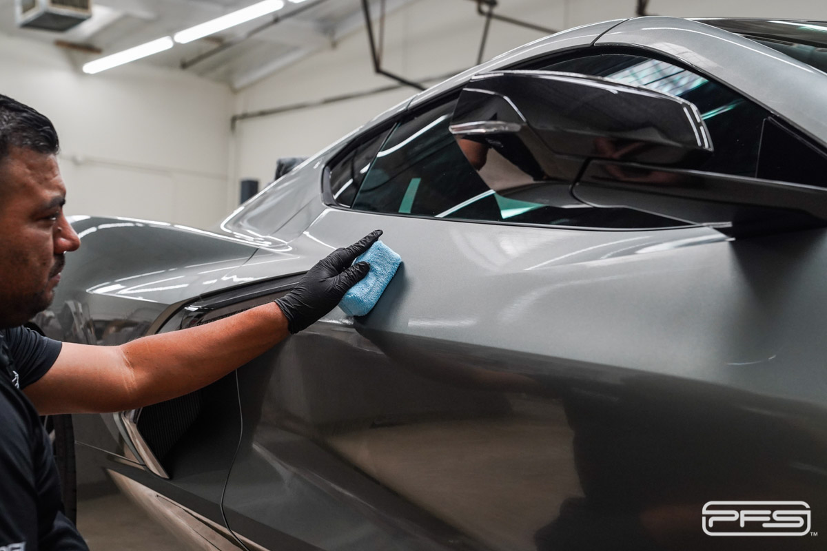 Applying Glanz Ceramic coating to a C8 Corvette